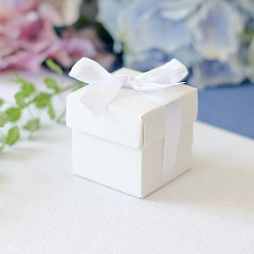 sturdy-white-gift-boxes-wholesale
